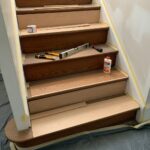 Comment rénover un escalier ancien sans le démonter?